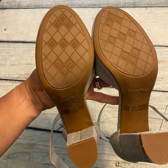 New without box dream pairs glitter silver covered toe heels. - Picture 6 of 11